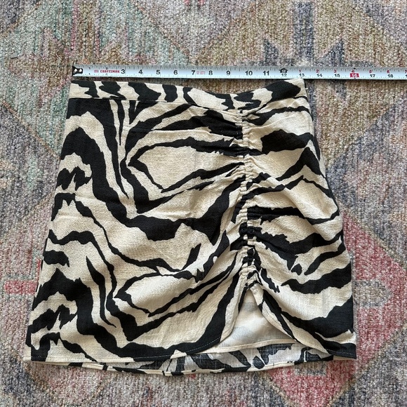 H&M Zebra Print Mini Skirt - Black and Cream - Picture 8 of 9